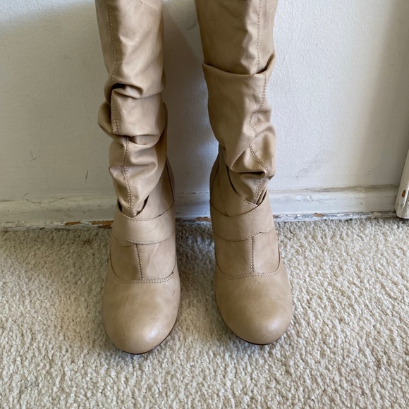 Cathy Jean Bone Colored Scrunch Boots - Picture 4 of 4